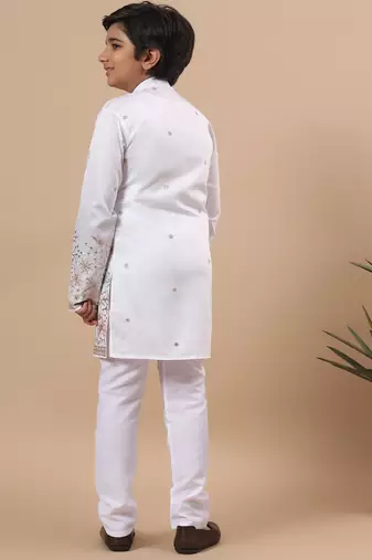 Boys white silk blend floral embroidered border kurta & pyjama set