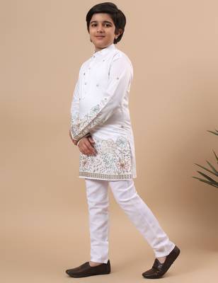 Boys white silk blend floral embroidered border kurta & pyjama set 4