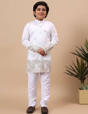 Boys white silk blend  geometric floral embroidered border kurta & pyjama set 1