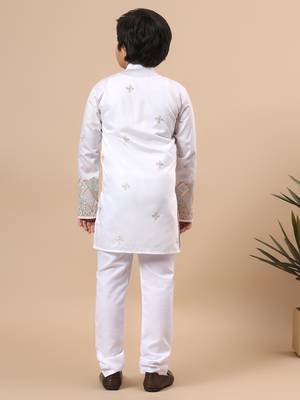 Boys white silk blend  geometric floral embroidered border kurta & pyjama set 2