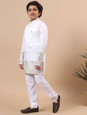 Boys white silk blend  geometric floral embroidered border kurta & pyjama set 4