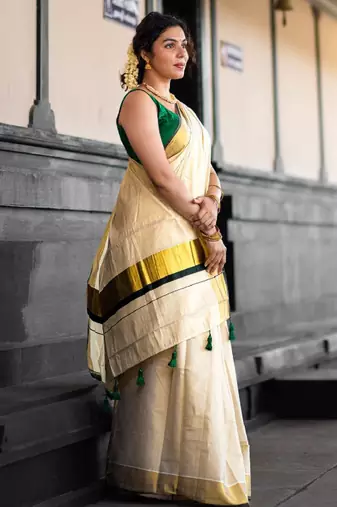 Woven design zari pure cotton kasavu saree