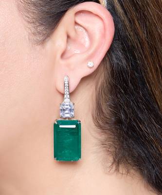 Emerald green stone silver plated drop earrings 1