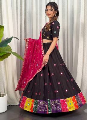 Traditional Black Navratri Lehenga Choli with Mirror Work and Contrast Rani Pink Dupatta 3