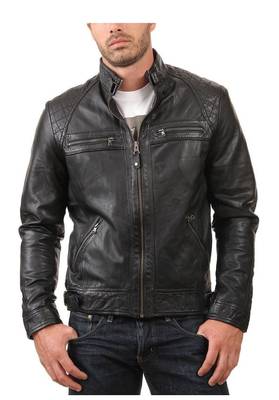 Men's quilted black leather riding jacket street style 2