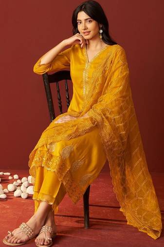 Women Ethnic Motifs Embroidered Thread Work Kurta with Trousers & With Dupatta