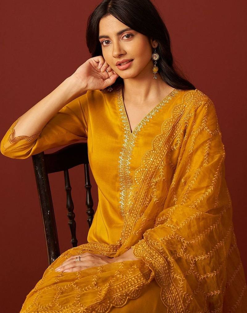 Women Ethnic Motifs Embroidered Thread Work Kurta with Trousers & With Dupatta
