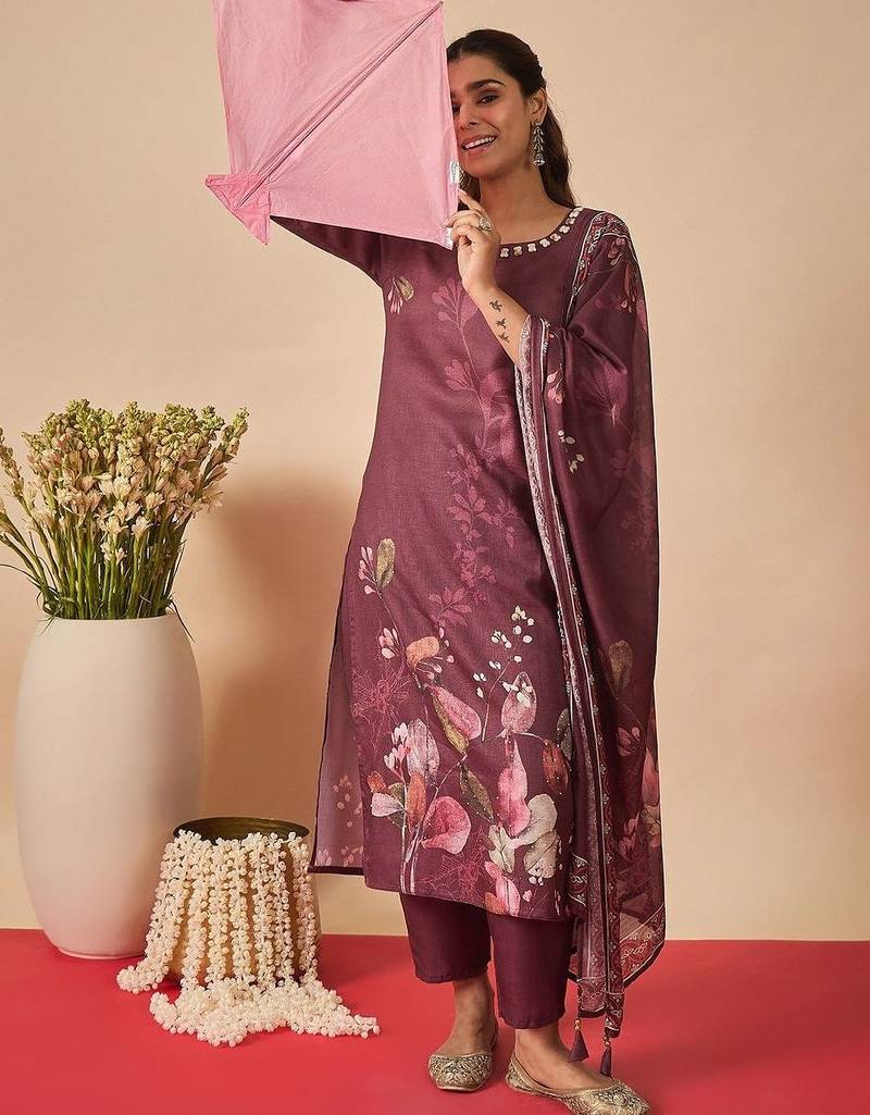 Women Floral Printed Thread Work Linen Kurta with Trousers & With Dupatta