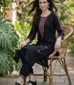 Women Ethnic Motifs Embroidered Thread Work Kurta with Trousers