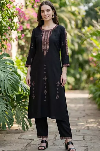 Women Ethnic Motifs Embroidered Thread Work Kurta with Trousers