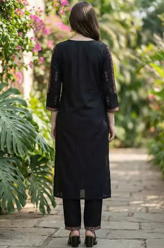 Women Ethnic Motifs Embroidered Thread Work Kurta with Trousers