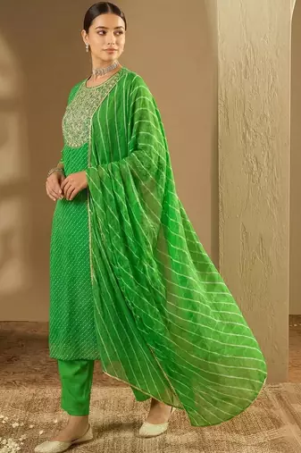 Women Ethnic Motifs Printed Kurta with Trousers & With Dupatta