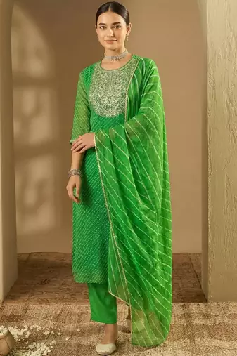 Women Ethnic Motifs Printed Kurta with Trousers & With Dupatta
