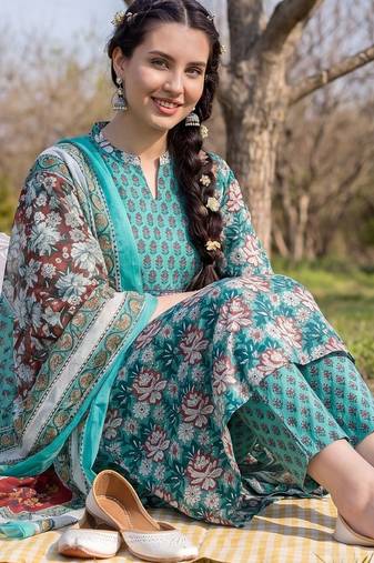 Women Floral Printed Cotton Kurta with Trousers & With Dupatta