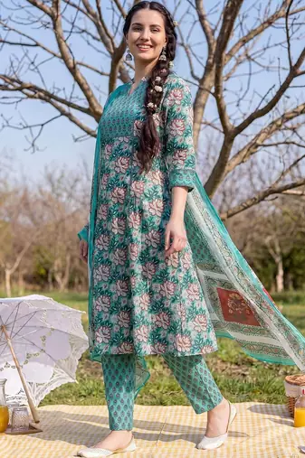 Women Floral Printed Cotton Kurta with Trousers & With Dupatta