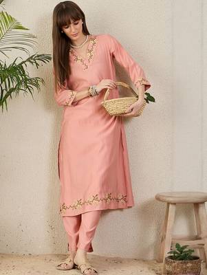 Women Floral Embroidered V-NeckThread Work Kurta with Trousers 1