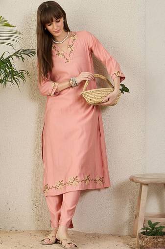 Women Floral Embroidered V-NeckThread Work Kurta with Trousers