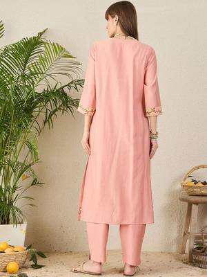 Women Floral Embroidered V-NeckThread Work Kurta with Trousers 4