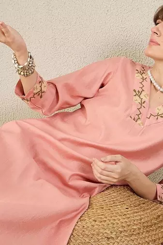 Women Floral Embroidered V-NeckThread Work Kurta with Trousers