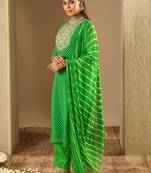 Women Leheriya Printed Thread Work Kurta with Trousers & With Dupatta