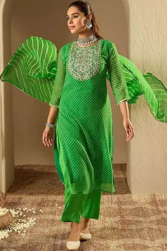 Women Leheriya Printed Thread Work Kurta with Trousers & With Dupatta