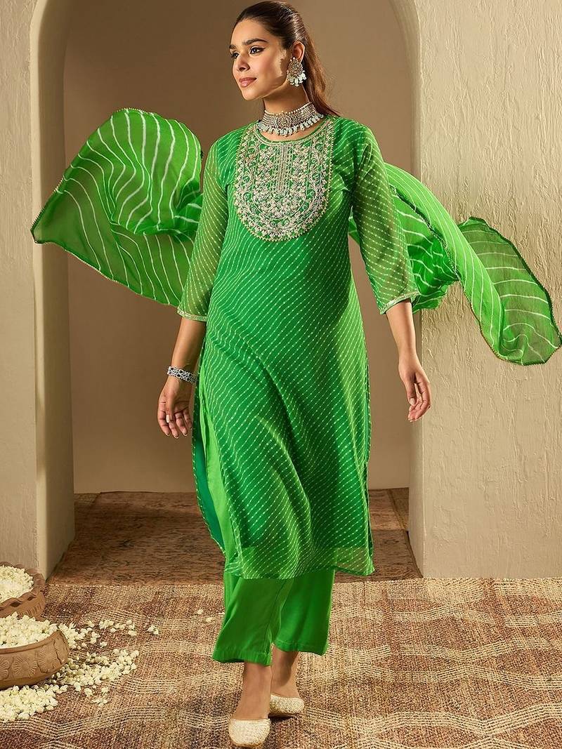 Women Leheriya Printed Thread Work Kurta with Trousers & With Dupatta