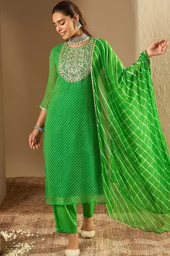 Women Leheriya Printed Thread Work Kurta with Trousers & With Dupatta
