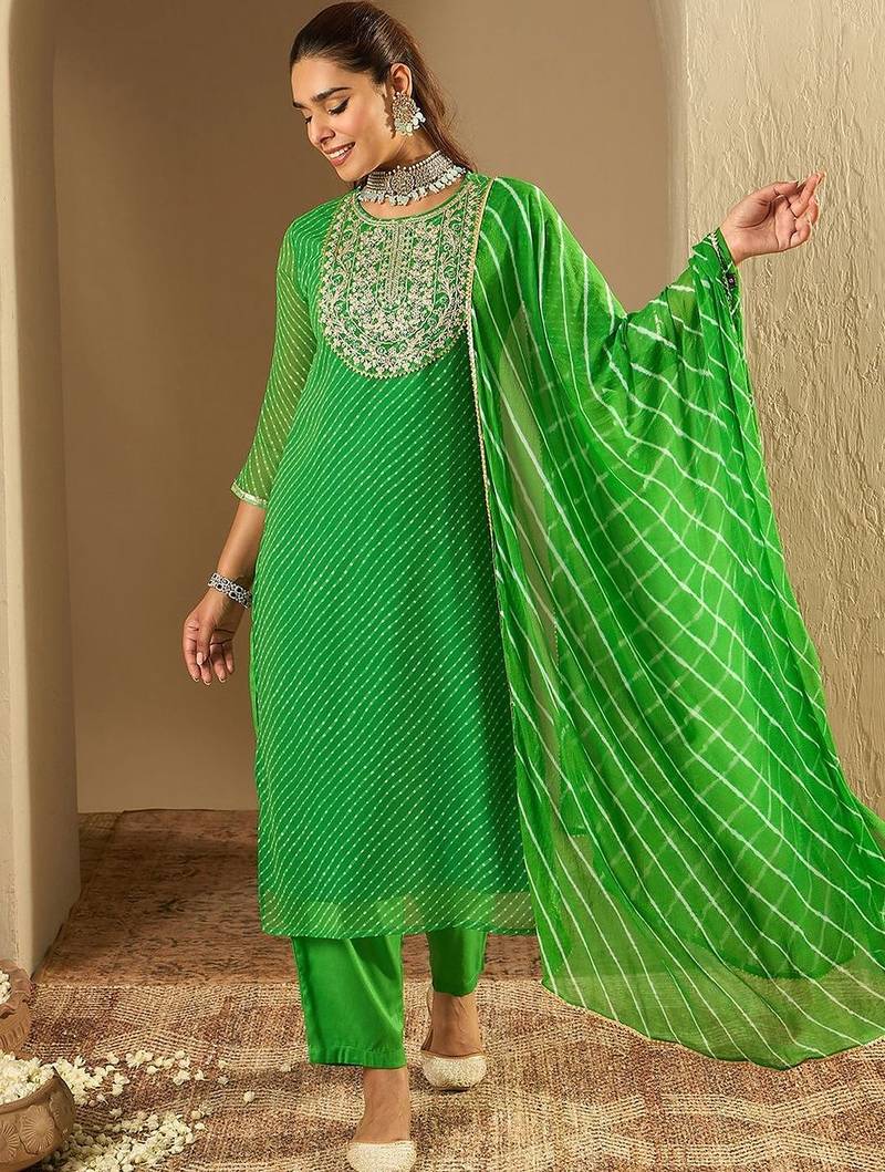 Women Leheriya Printed Thread Work Kurta with Trousers & With Dupatta