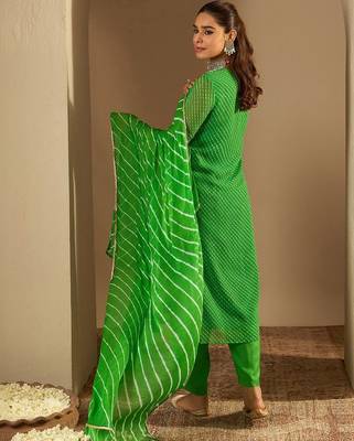 Women Leheriya Printed Thread Work Kurta with Trousers & With Dupatta 6