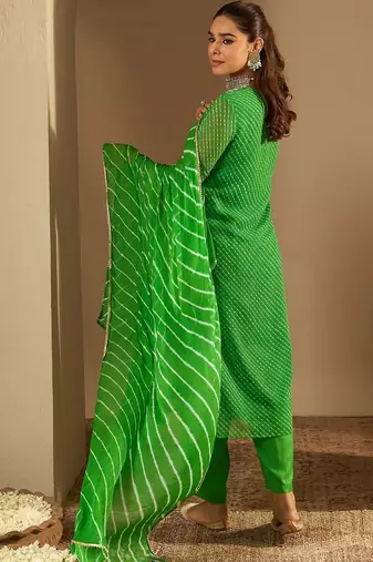 Women Leheriya Printed Thread Work Kurta with Trousers & With Dupatta