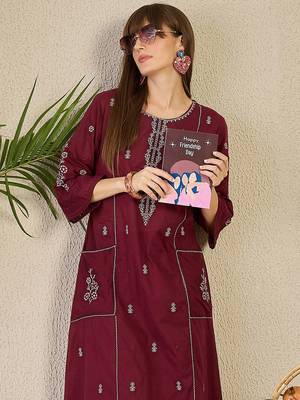 Ethnic Motifs Embroidered Thread Work Cotton Kurta with Trousers 1