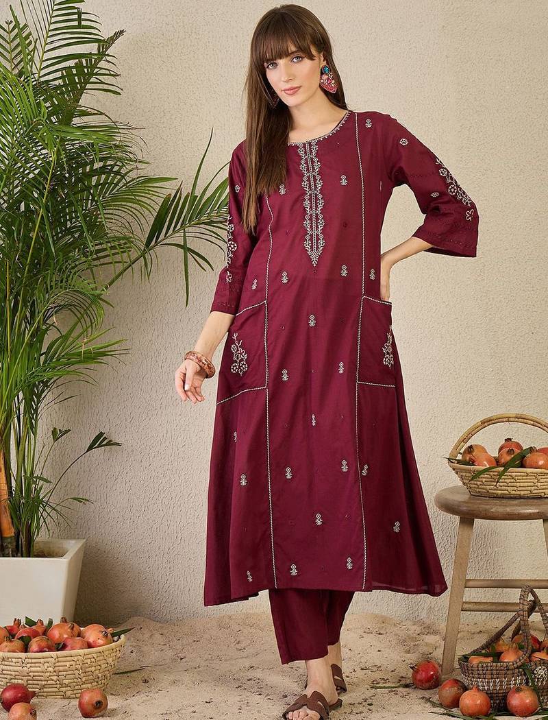 Ethnic Motifs Embroidered Thread Work Cotton Kurta with Trousers