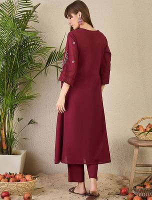Ethnic Motifs Embroidered Thread Work Cotton Kurta with Trousers 5