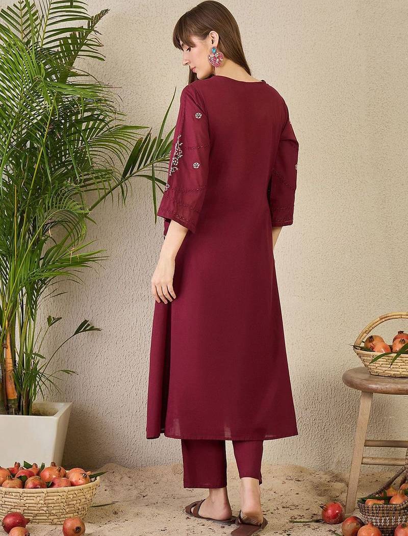 Ethnic Motifs Embroidered Thread Work Cotton Kurta with Trousers