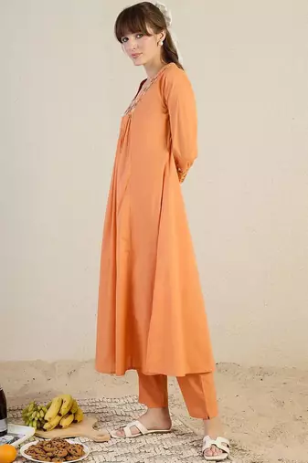 Women Floral Embroidered Cotton Kurta with Trousers