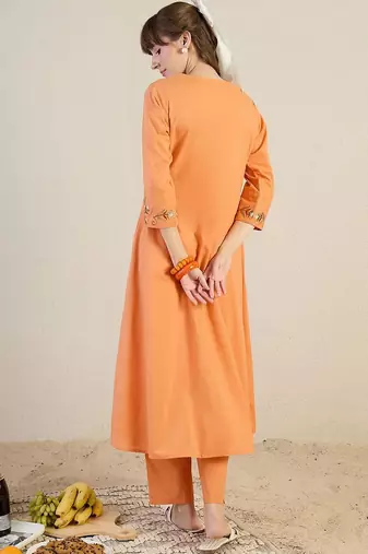 Women Floral Embroidered Cotton Kurta with Trousers