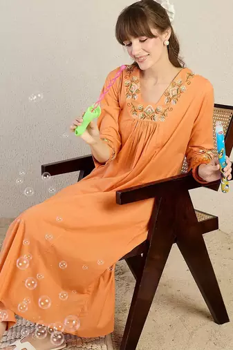 Women Floral Embroidered Cotton Kurta with Trousers
