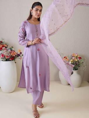 Women Floral Embroidered Kurta with Trousers & Dupatta 3