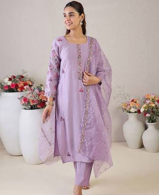 Women Floral Embroidered Kurta with Trousers & Dupatta 1