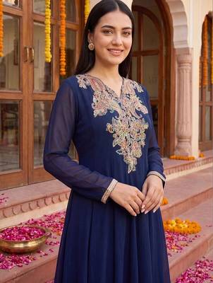 Women Ethnic Motifs Embroidered Empire Thread Work Kurta with Pyjamas 2