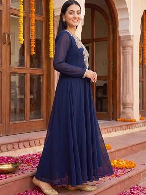 Women Ethnic Motifs Embroidered Empire Thread Work Kurta with Pyjamas 3