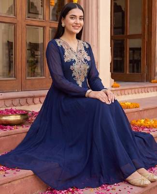 Women Ethnic Motifs Embroidered Empire Thread Work Kurta with Pyjamas 5