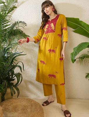 Women Animal Printed Empire Thread Work Cotton Kurta with Trousers 1
