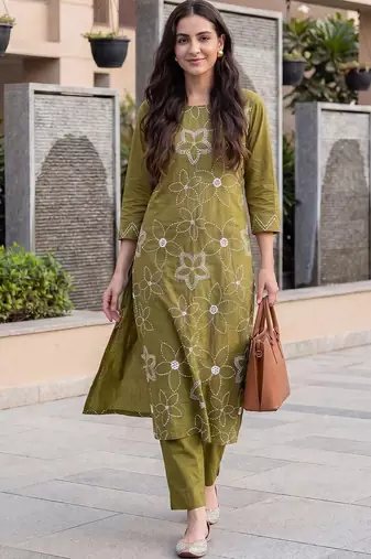 Women Floral Embroidered Thread Work Cotton Kurta with Trousers