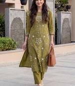 Women Floral Embroidered Thread Work Cotton Kurta with Trousers