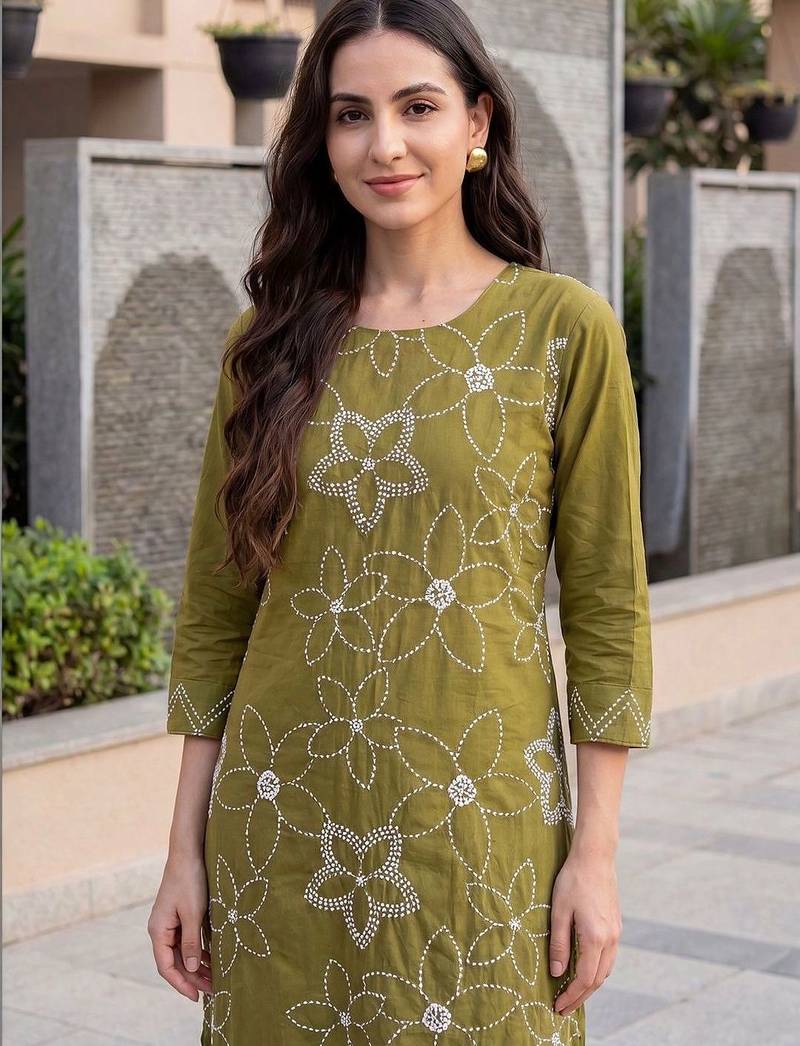 Women Floral Embroidered Thread Work Cotton Kurta with Trousers