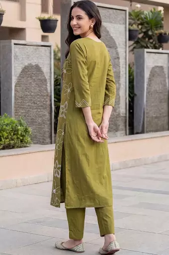 Women Floral Embroidered Thread Work Cotton Kurta with Trousers