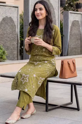 Women Floral Embroidered Thread Work Cotton Kurta with Trousers