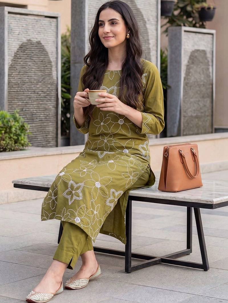 Women Floral Embroidered Thread Work Cotton Kurta with Trousers