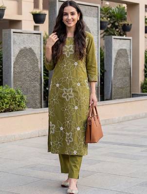 Women Floral Embroidered Thread Work Cotton Kurta with Trousers 6